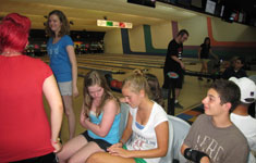 TEENS-DATING3 Teens Bowling